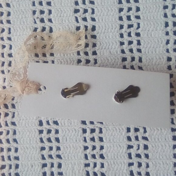 Mid Century Clip-On Earrings - Clusters of Wood Beads in Pink, Green, Grey - Picture 3 of 5